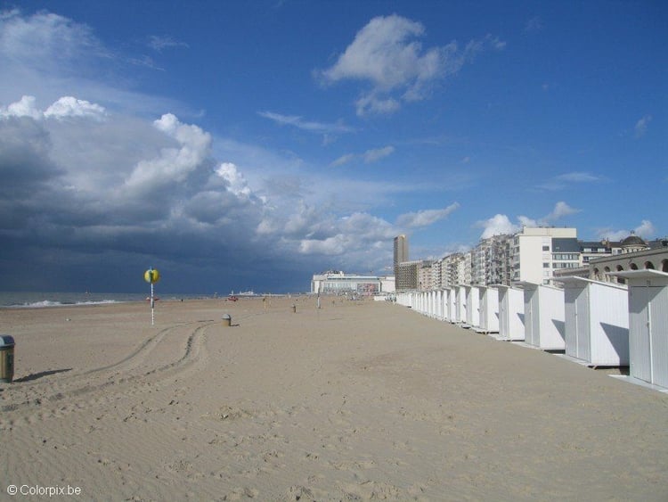 Foto praia com cabanas