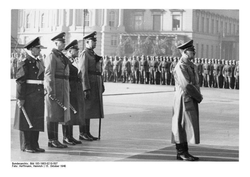 Foto hitler em uma cerimA´nia nacional