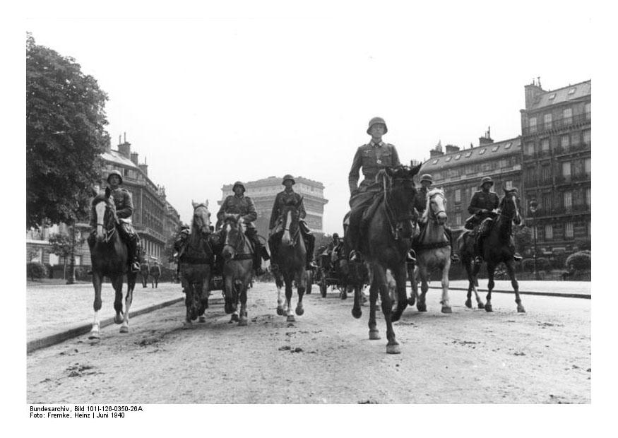 Foto marcha das tropas alemA£s em paris