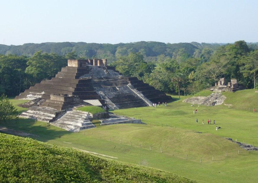 Foto templo maya comalcalco